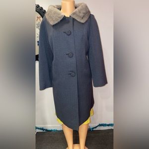 CAPE THICK VERY HOT GREY SIZE L  EXCELLENT CONDITIONS HOME FREE SMOKE